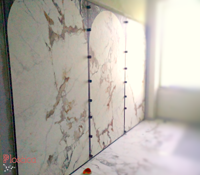 Large-format marble-effect ceramic tiles